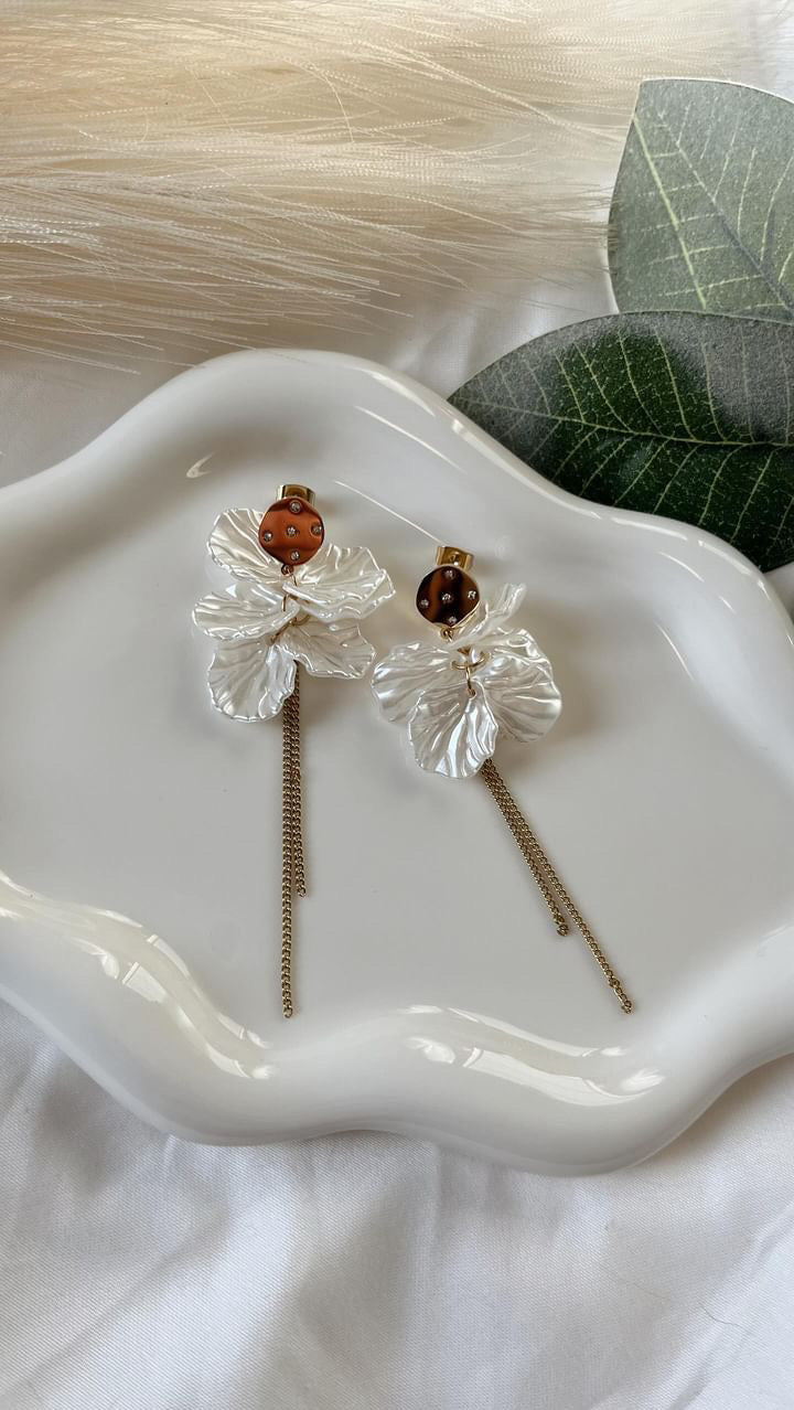 Eliza Dangle Earrings