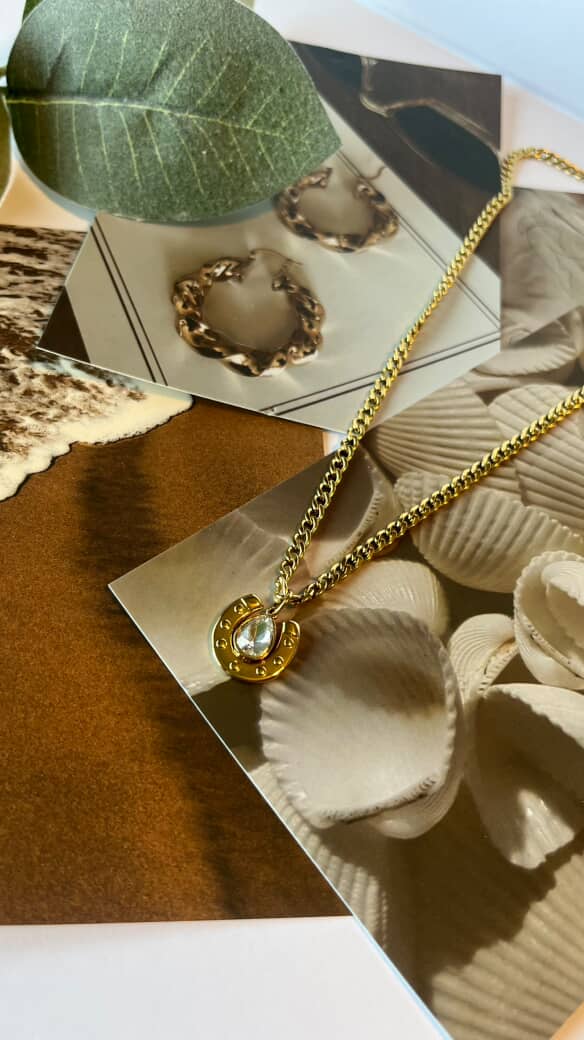 Horseshoe Necklace - Gold Plated